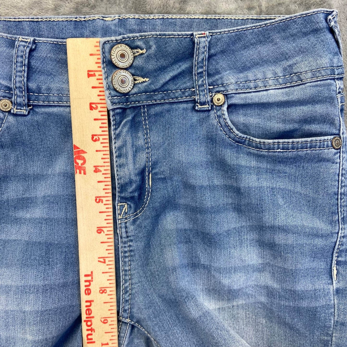 WallFlower Women's Skinny Jeans Size 32 Blue Light Wash Denim