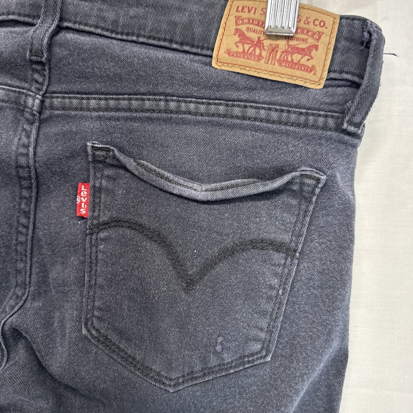 Levi’s 711 Skinny Jeans Women’s Size 26 Black Stretch Denim 26x30 Mid Rise