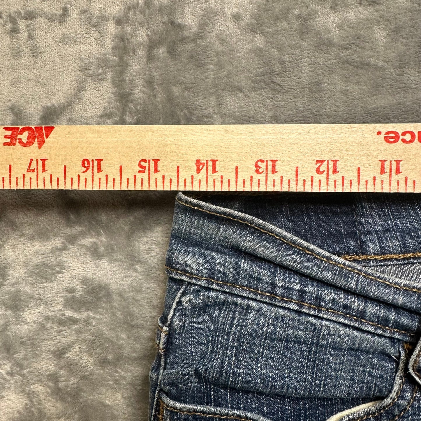 Vintage Levi’s Perfectly Slimming Flared Jeans Women’s Size 12 Med Blue Denim