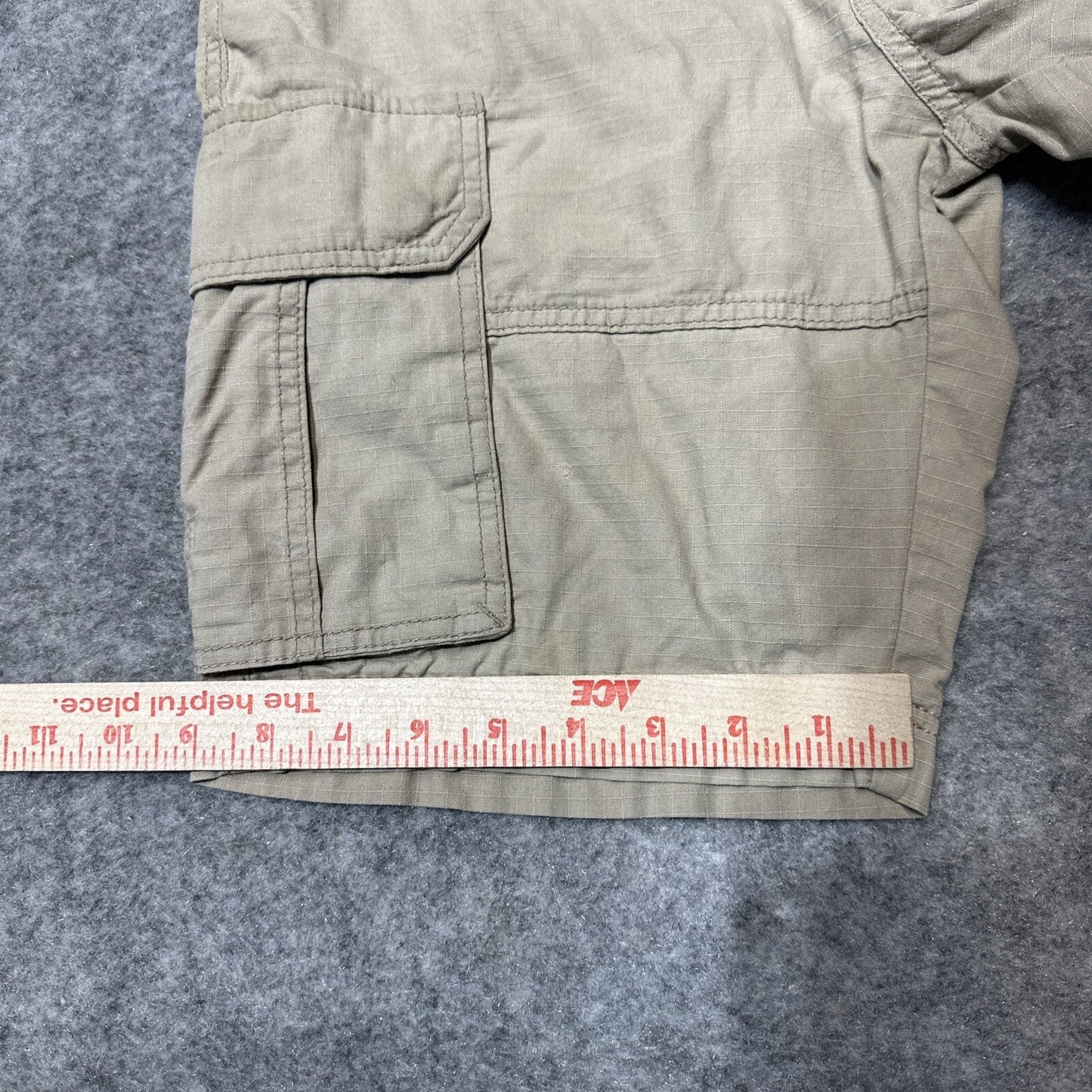 Champs Sports CSG Men's Cargo Shorts Size 30 Beige Cotton Shorts