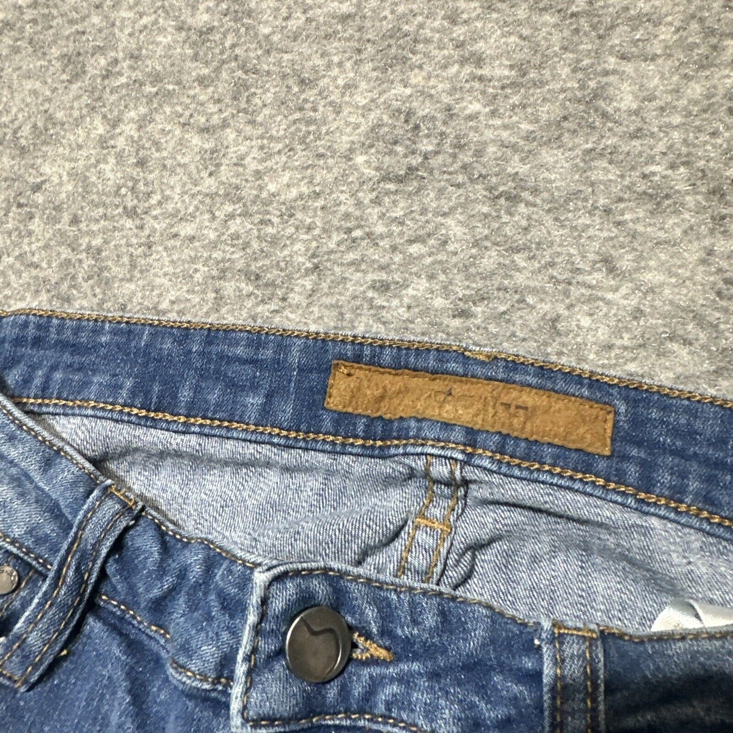 Joe's Jeans Boys Youth Size 18 Straight Jeans Medium Wash Blue