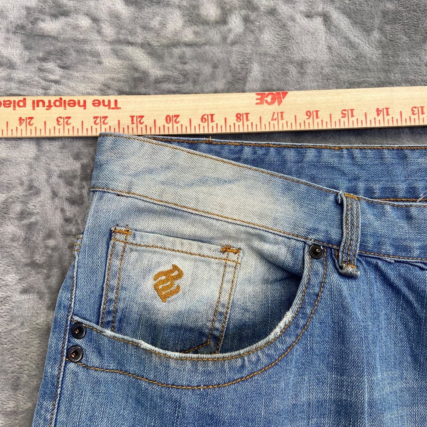 Vintage Rocawear Men's Classic Fit Straight Jeans Size 42 Blue Light Wash