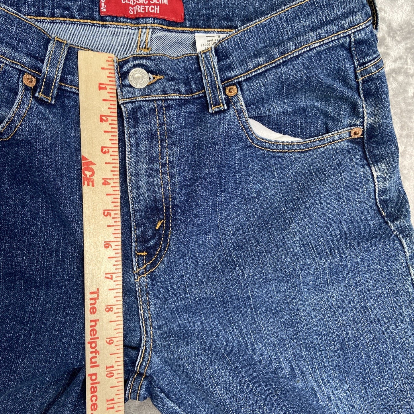 Levi's Classic Slim Fit Jeans Women's Size 12 Mis Med Blue Stretch Denim