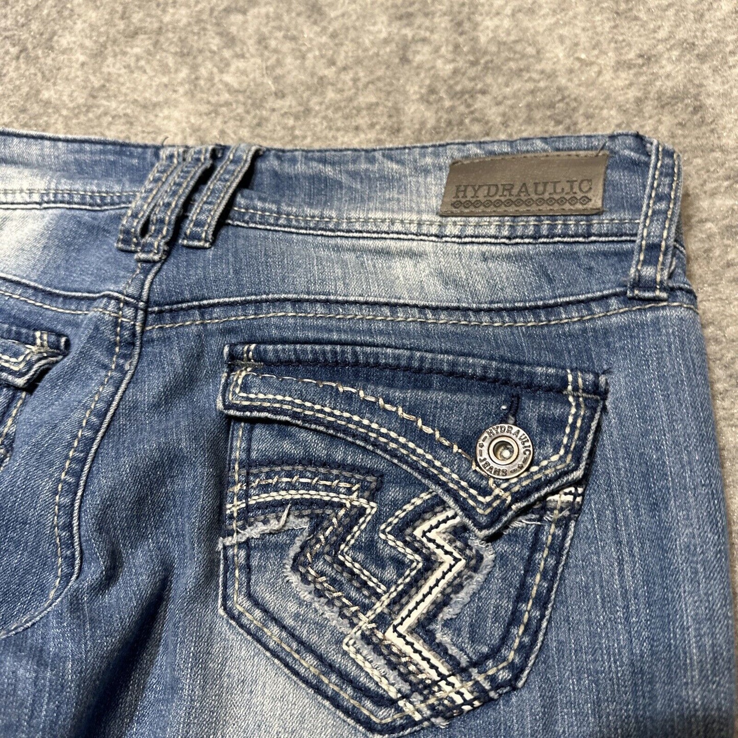 HYDRAULIC Lola Curvy Women's Capri Jeans Size 5/6 Blue Medium Wash