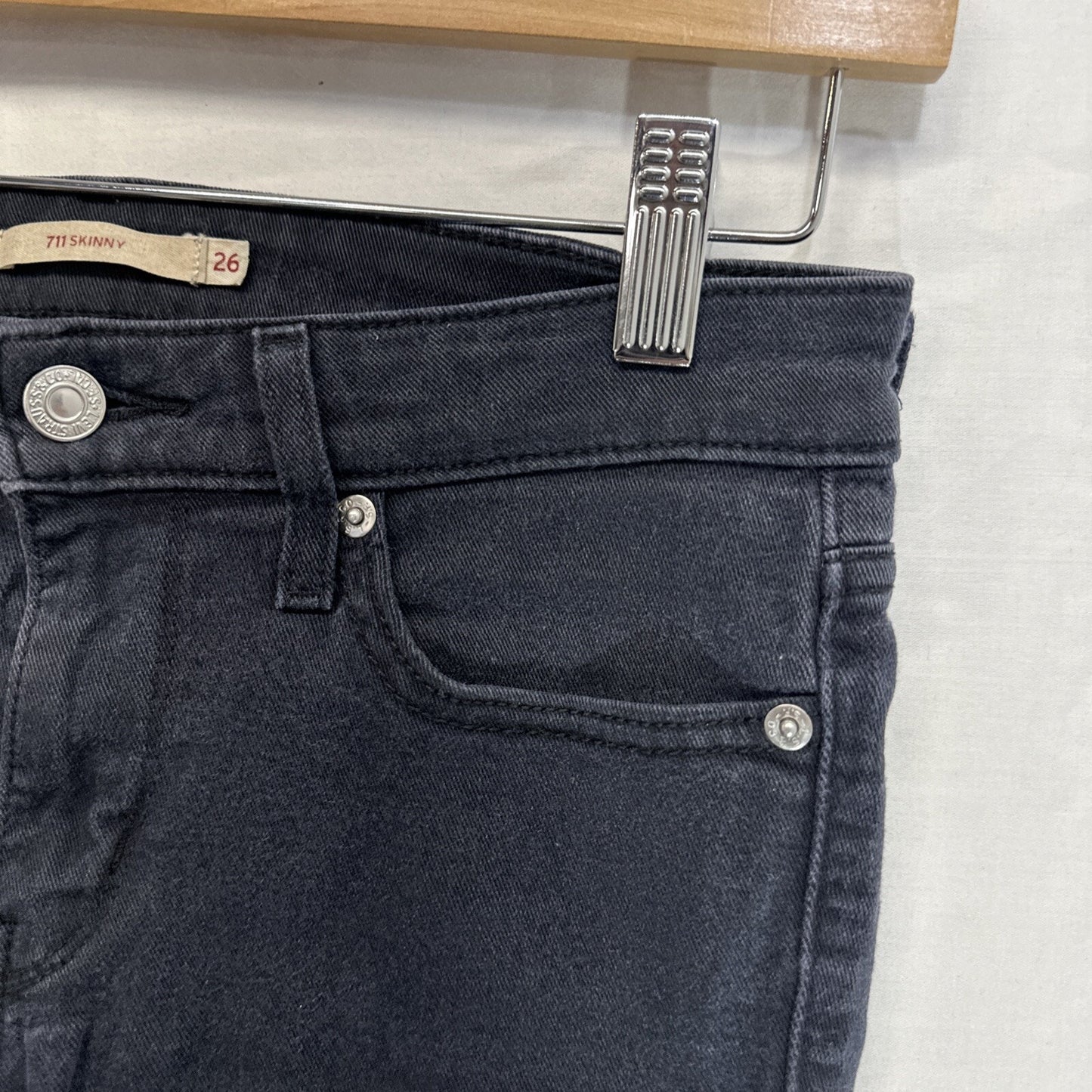 Levi’s 711 Skinny Jeans Women’s Size 26 Black Stretch Denim 26x30 Mid Rise