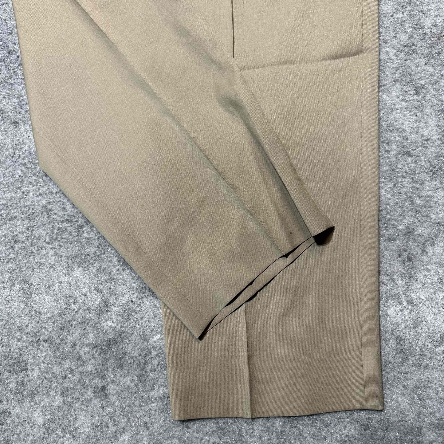 Hugo Boss Men's Pleated Dress Pants Size 38R Brown Medium Wash Pants
