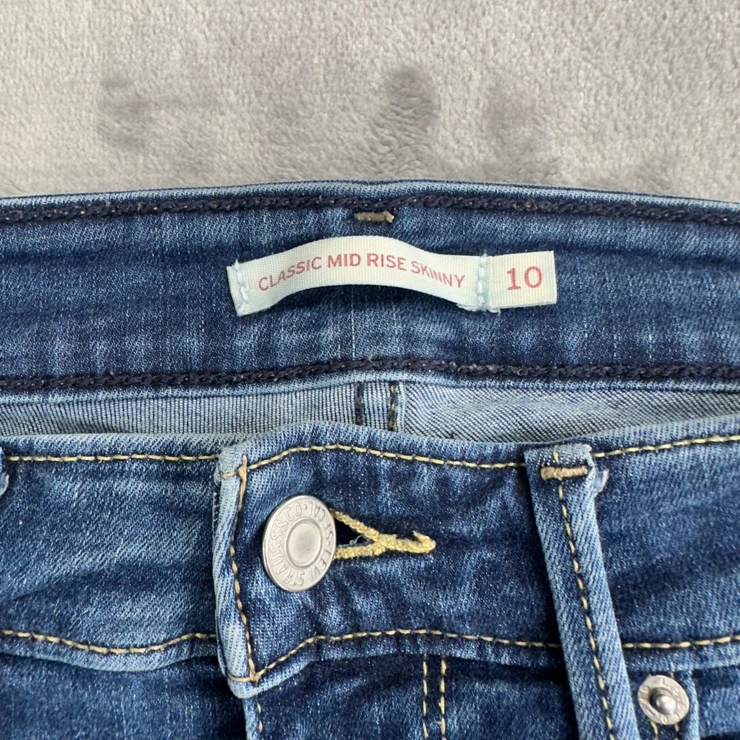 Levi's Women's Classic Mid Rise Skinny Jeans Size 10 Blue #2024