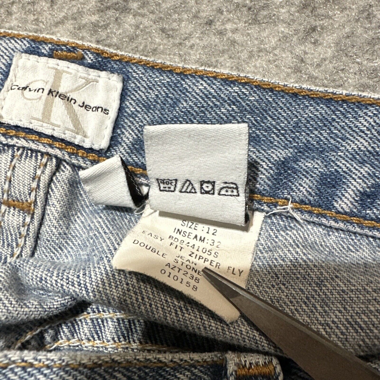 Calvin Klein Easy Fit Women’s Jeans Size 12 Blue Light Wash Denim