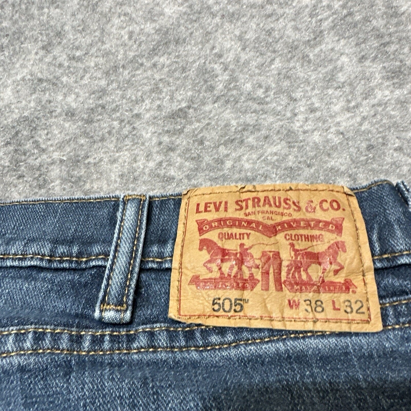Levi’s 505 Men’s Relaxed Straight Leg Jeans Size 38x32 Blue Medium Denim