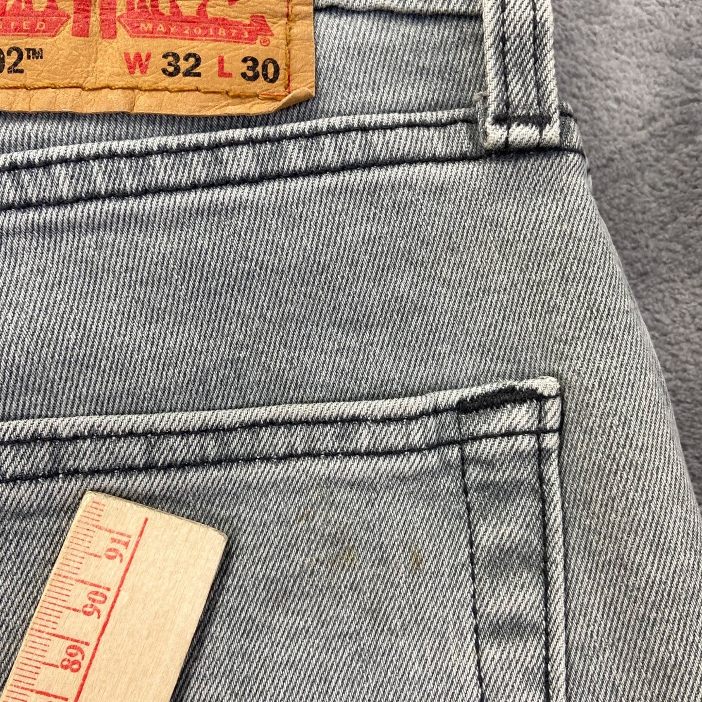 Levi's 502 Tapered Jeans Men's 32x30 Gray Light Wash Denim Casual