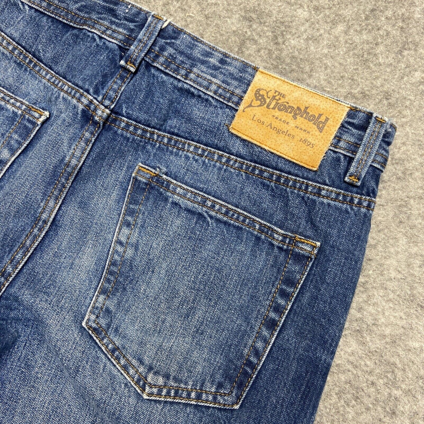 The Stronghold Relaxed Tapered Jeans Men's Size 32x30 Blue Denim Button Fly