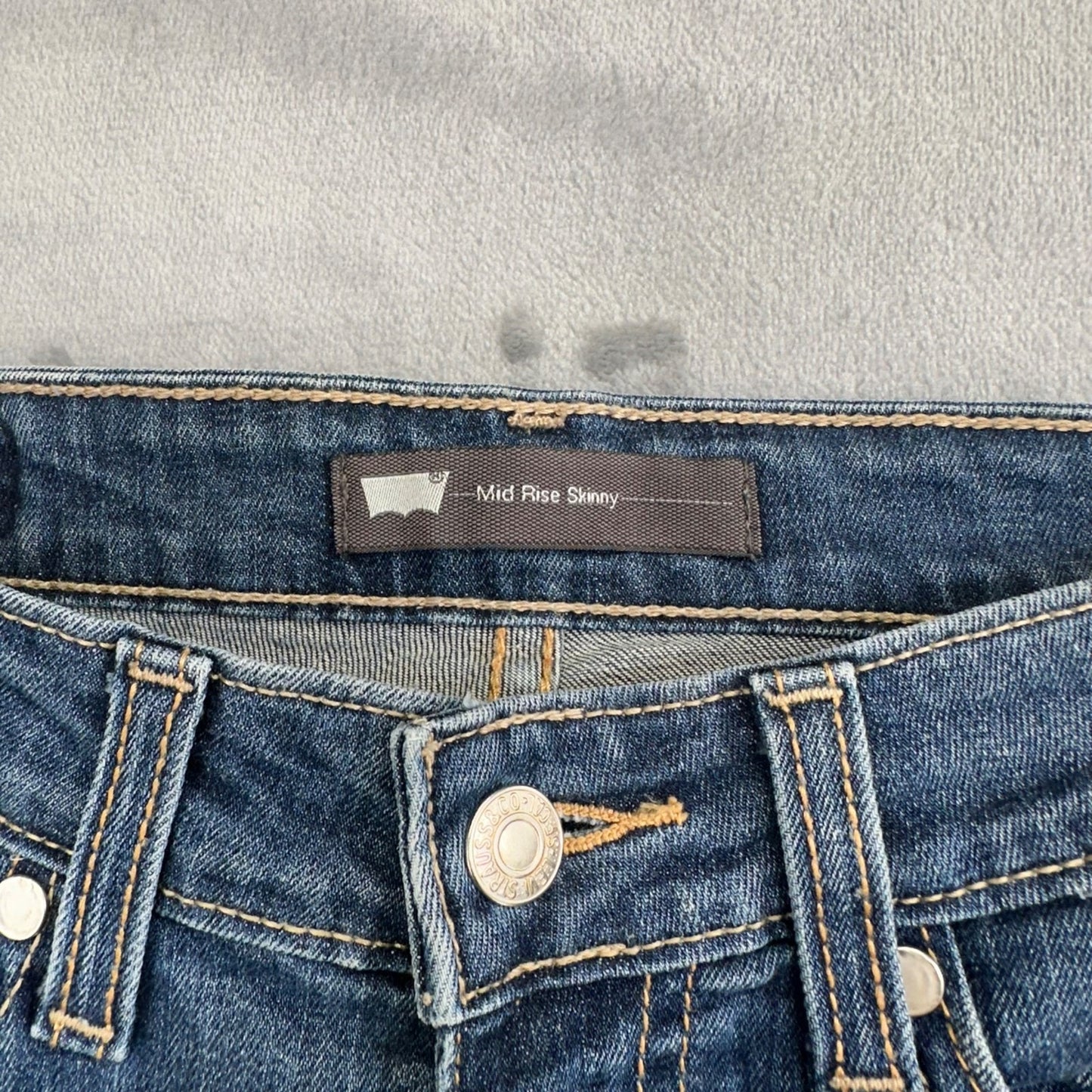 Levi's Women's Mid Rise Skinny Jeans Size 27 Blue Dark Wash #2027