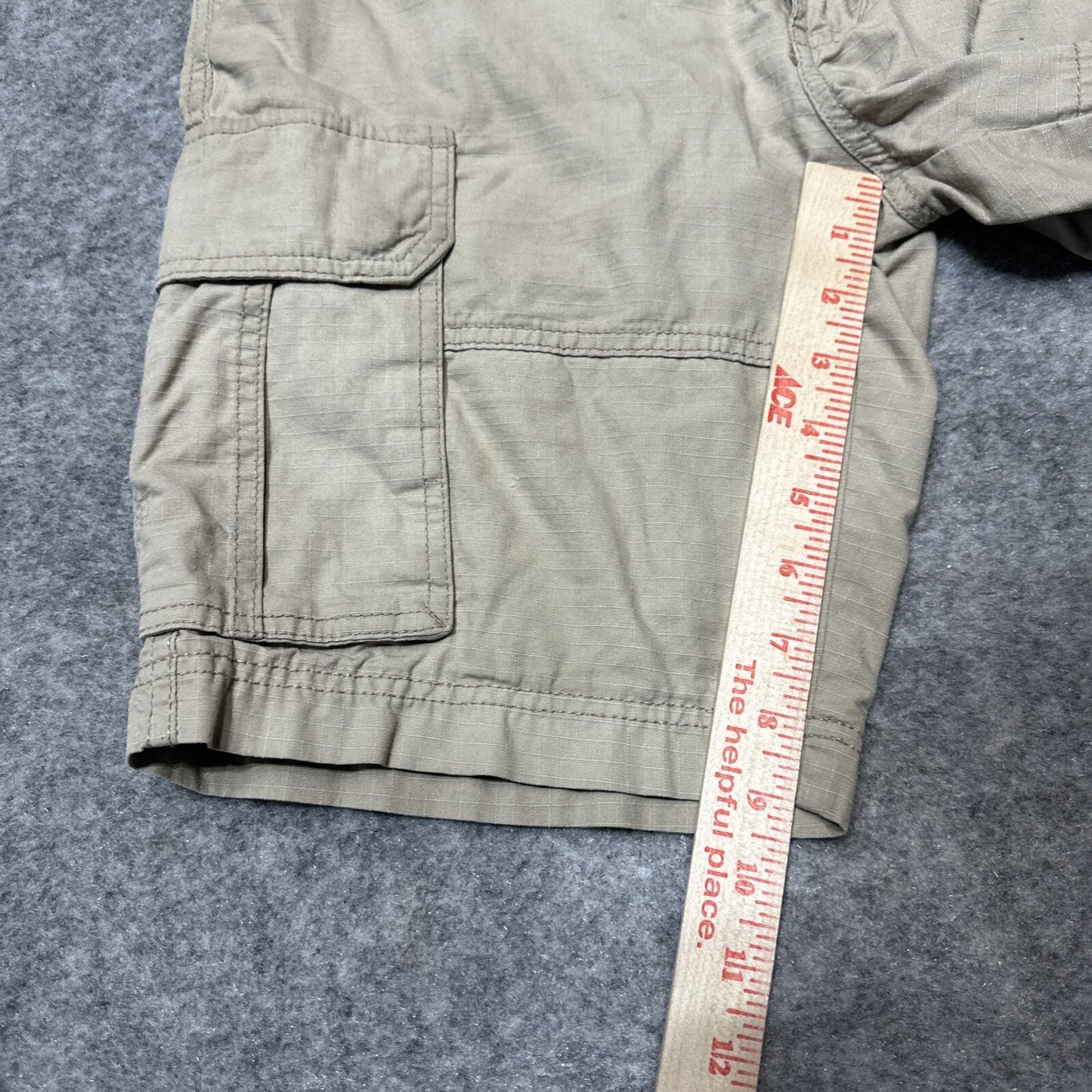 Champs Sports CSG Men's Cargo Shorts Size 30 Beige Cotton Shorts
