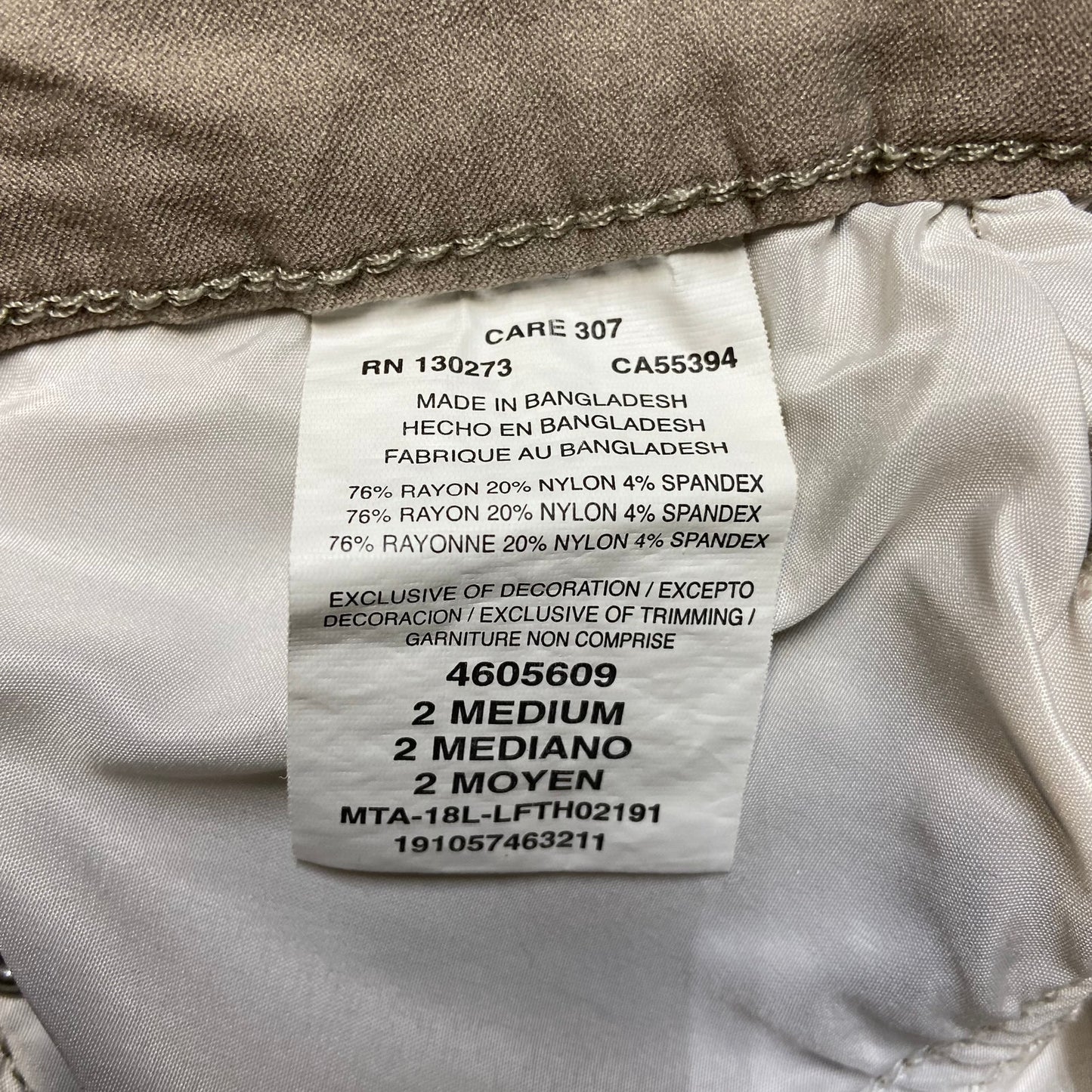 Lee Slim Fit Sculpting Mid Rise Capris Women's Size 2 Beige Capri NWOT