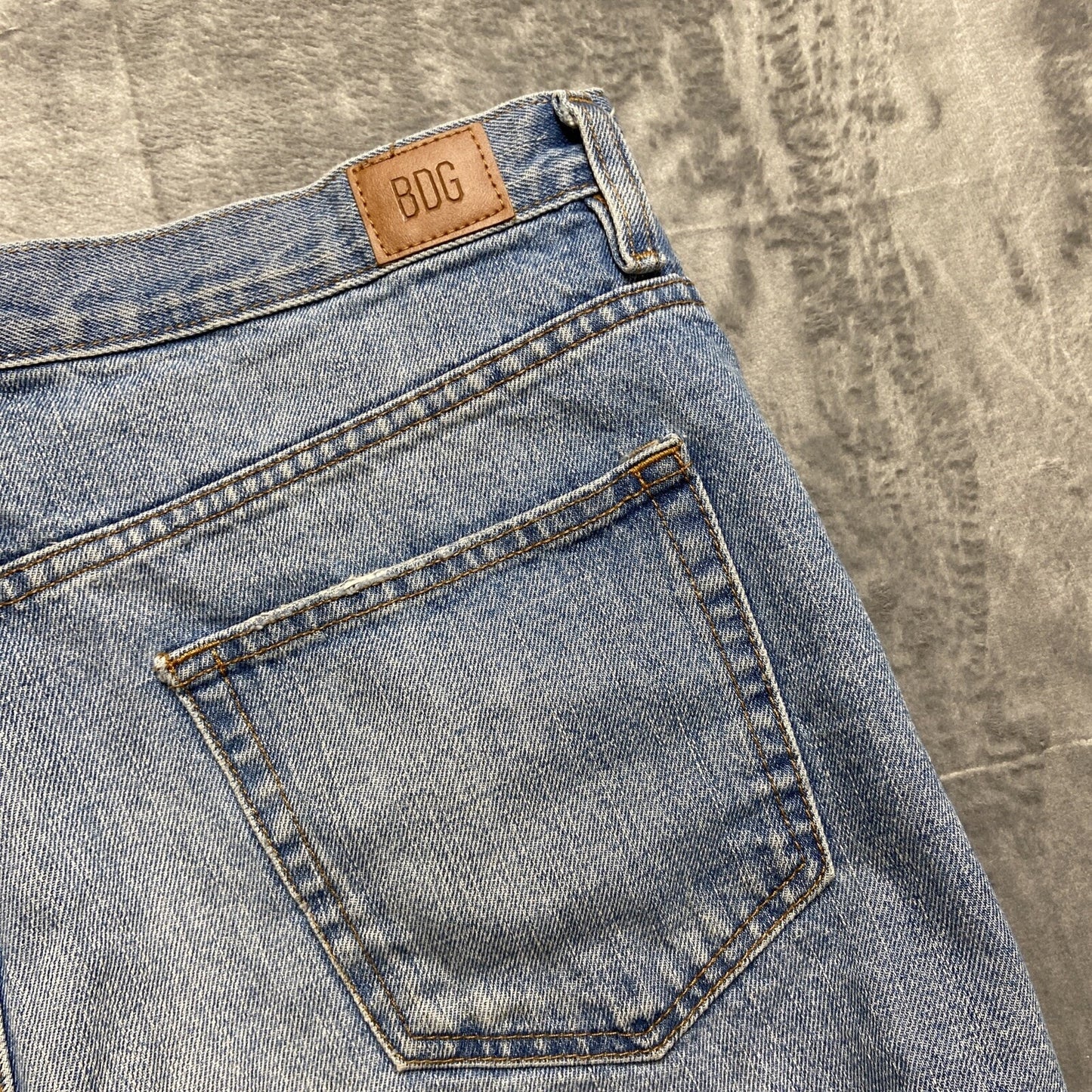BDG High-Rise Girlfriend Cutoff Denim Shorts Women’s Size 33 Light Blue Denim