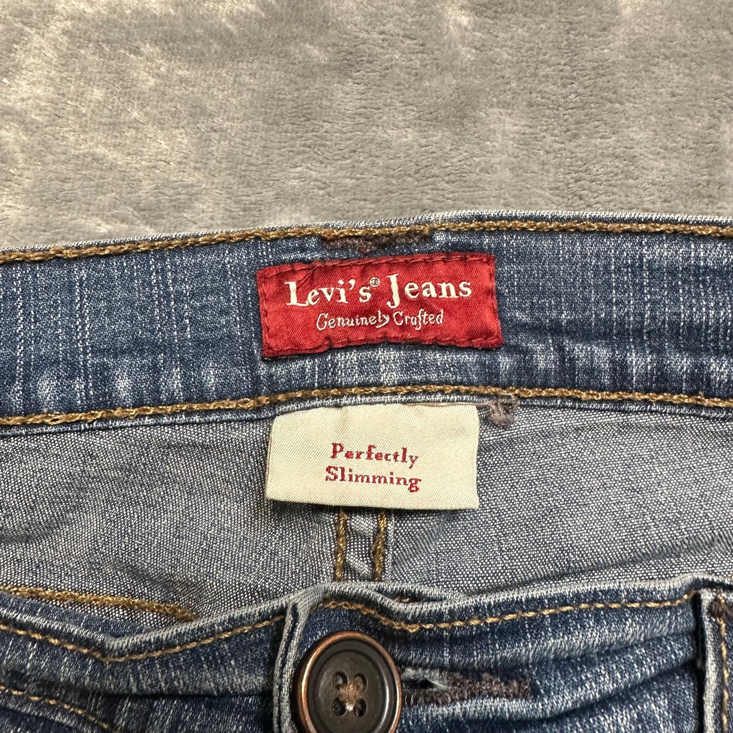 Vintage Levi’s Perfectly Slimming Flared Jeans Women’s Size 12 Med Blue Denim