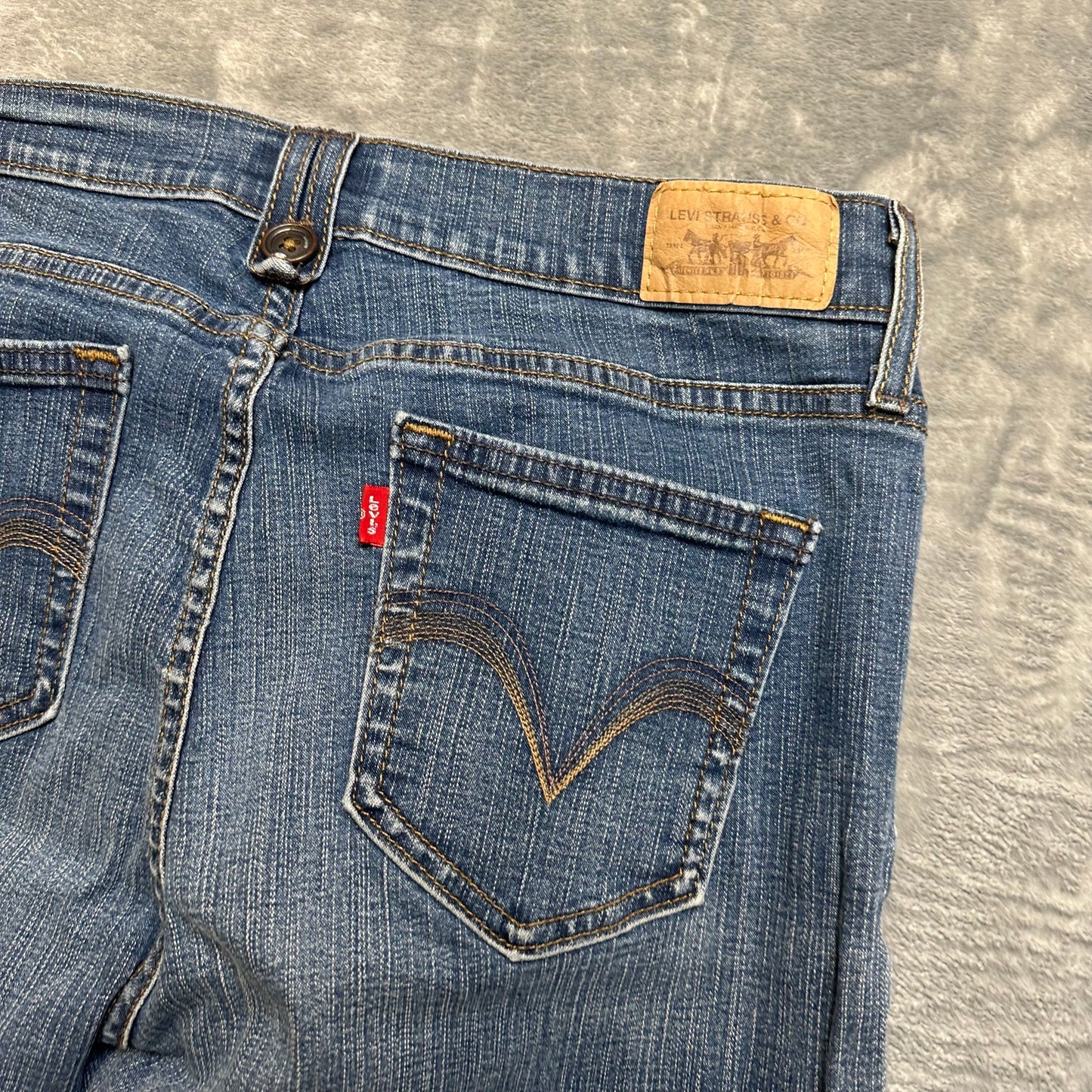 Vintage Levi’s Perfectly Slimming Flared Jeans Women’s Size 12 Med Blue Denim