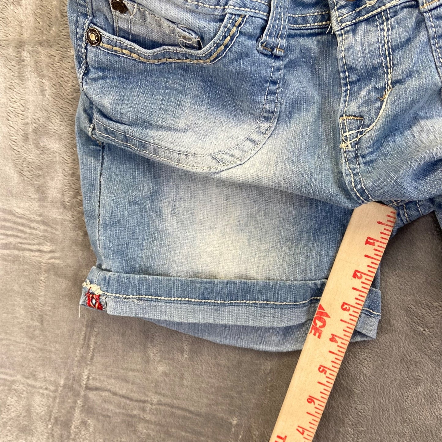 Wallflower Women's Denim Shorts Size 7 Blue Light Wash