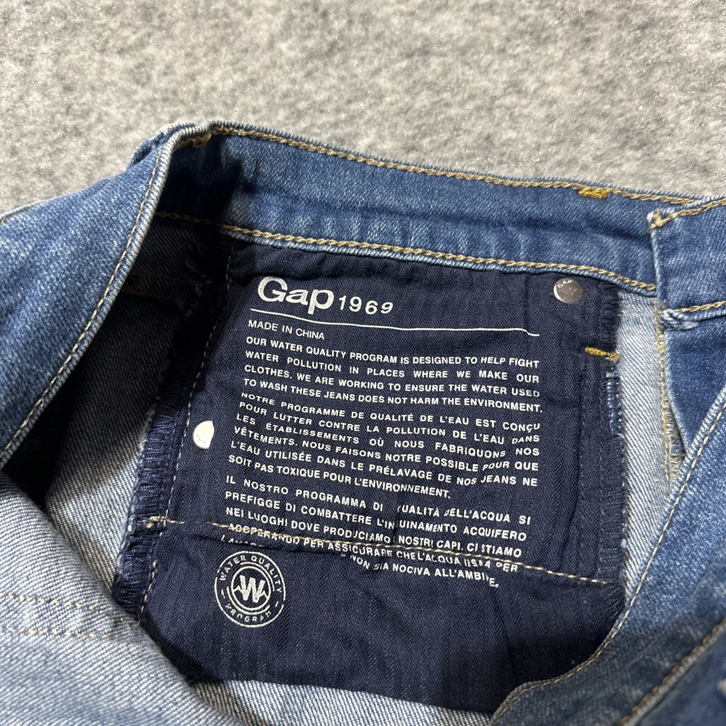 Gap 1969 Girlfriend Women's Straight Jeans Size 26 Blue Medium Wash Denim