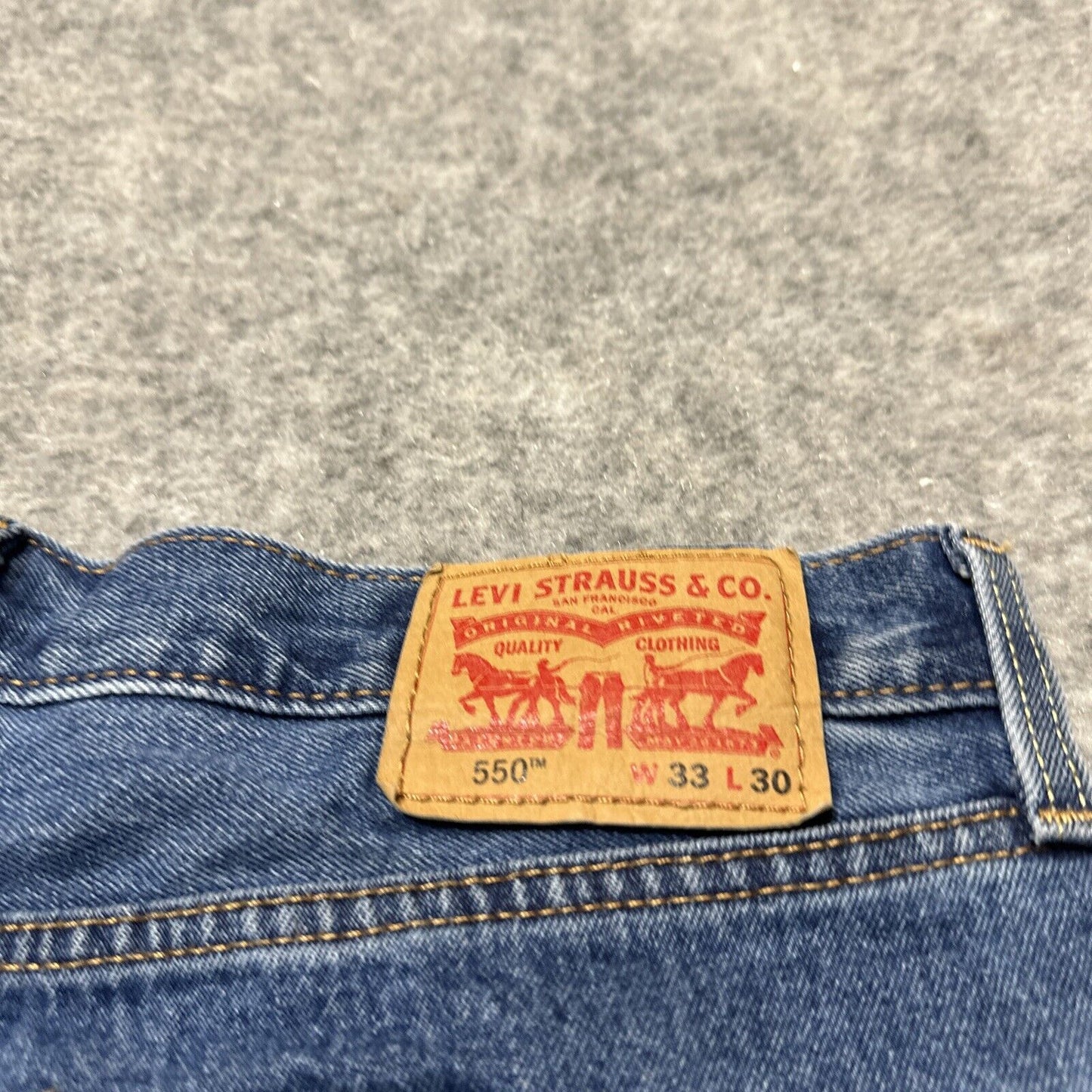Levi's 550 Relaxed Fit Men's Bermuda Jean Shorts Size 33 Blue Medium Wash Denim