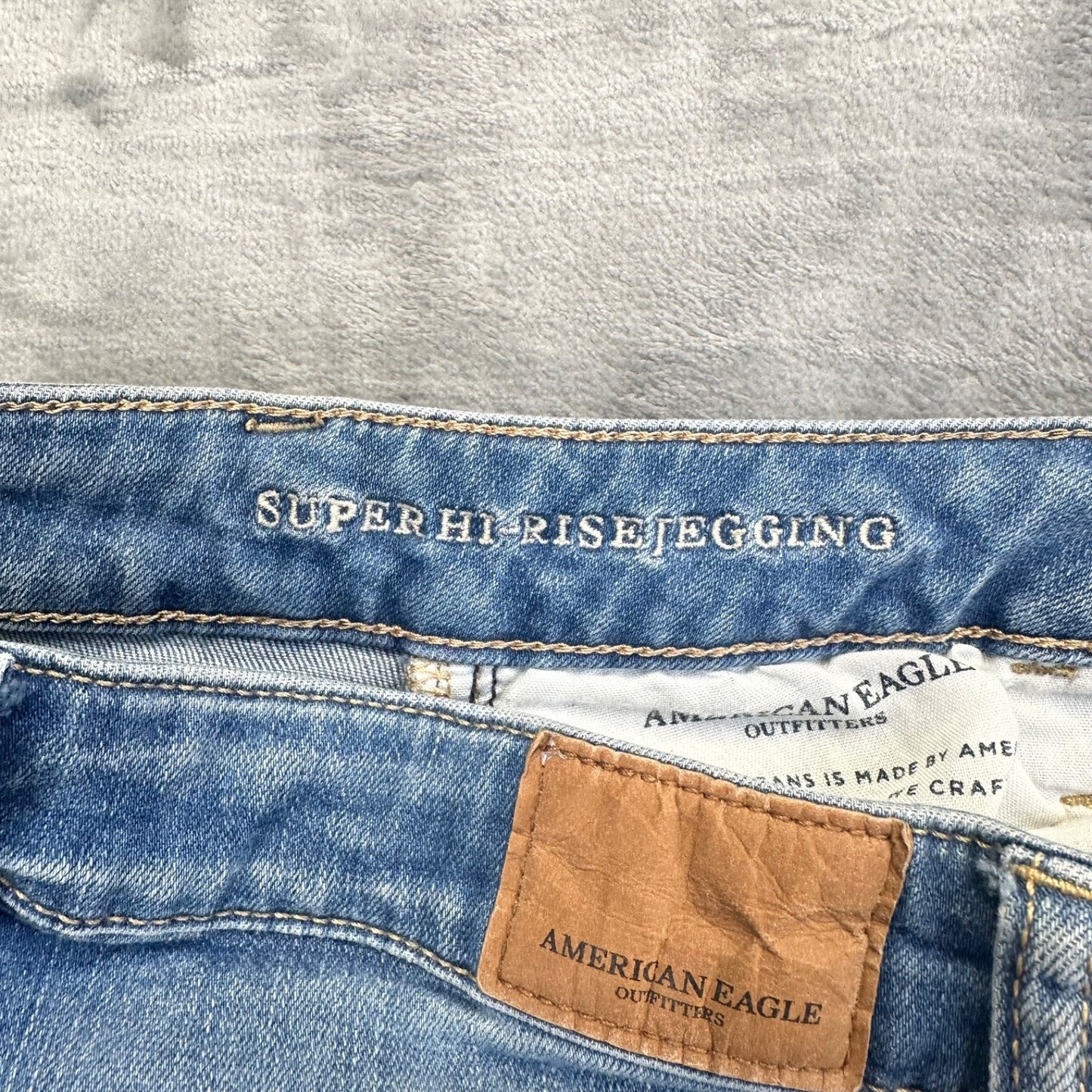 American Eagle Women's Super Hi-Rise Jegging Size 4 Light Blue Denim #1881