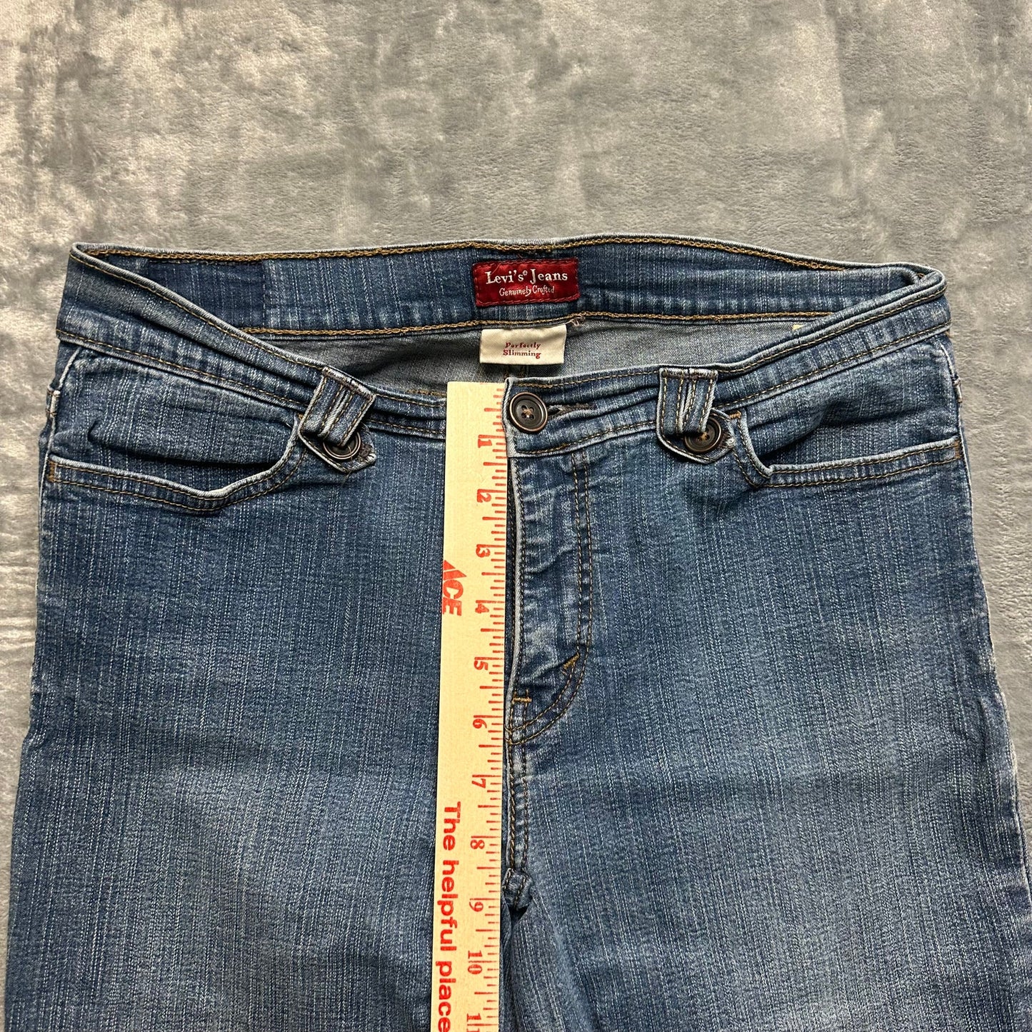 Vintage Levi’s Perfectly Slimming Flared Jeans Women’s Size 12 Med Blue Denim