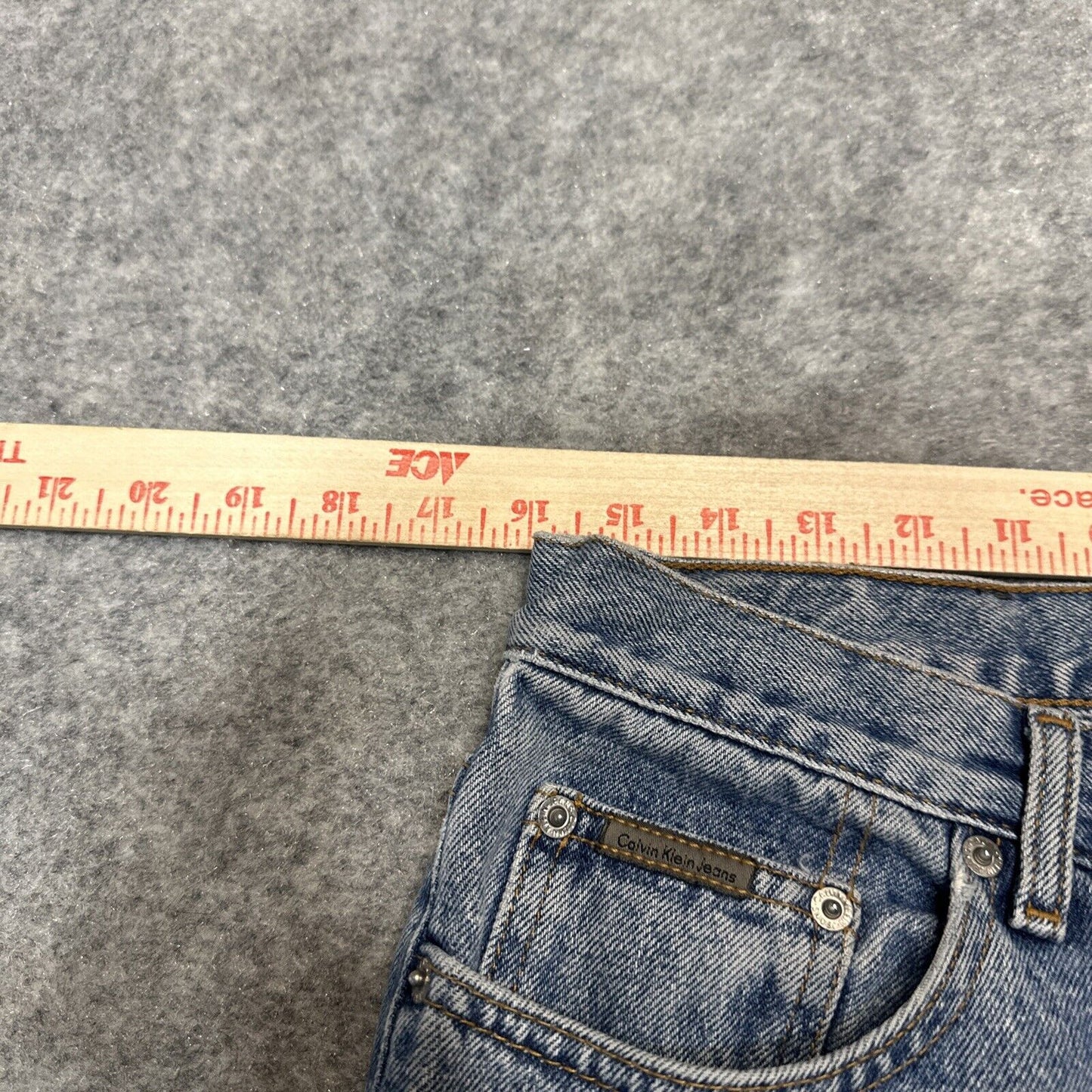 Calvin Klein Easy Fit Women’s Jeans Size 12 Blue Light Wash Denim