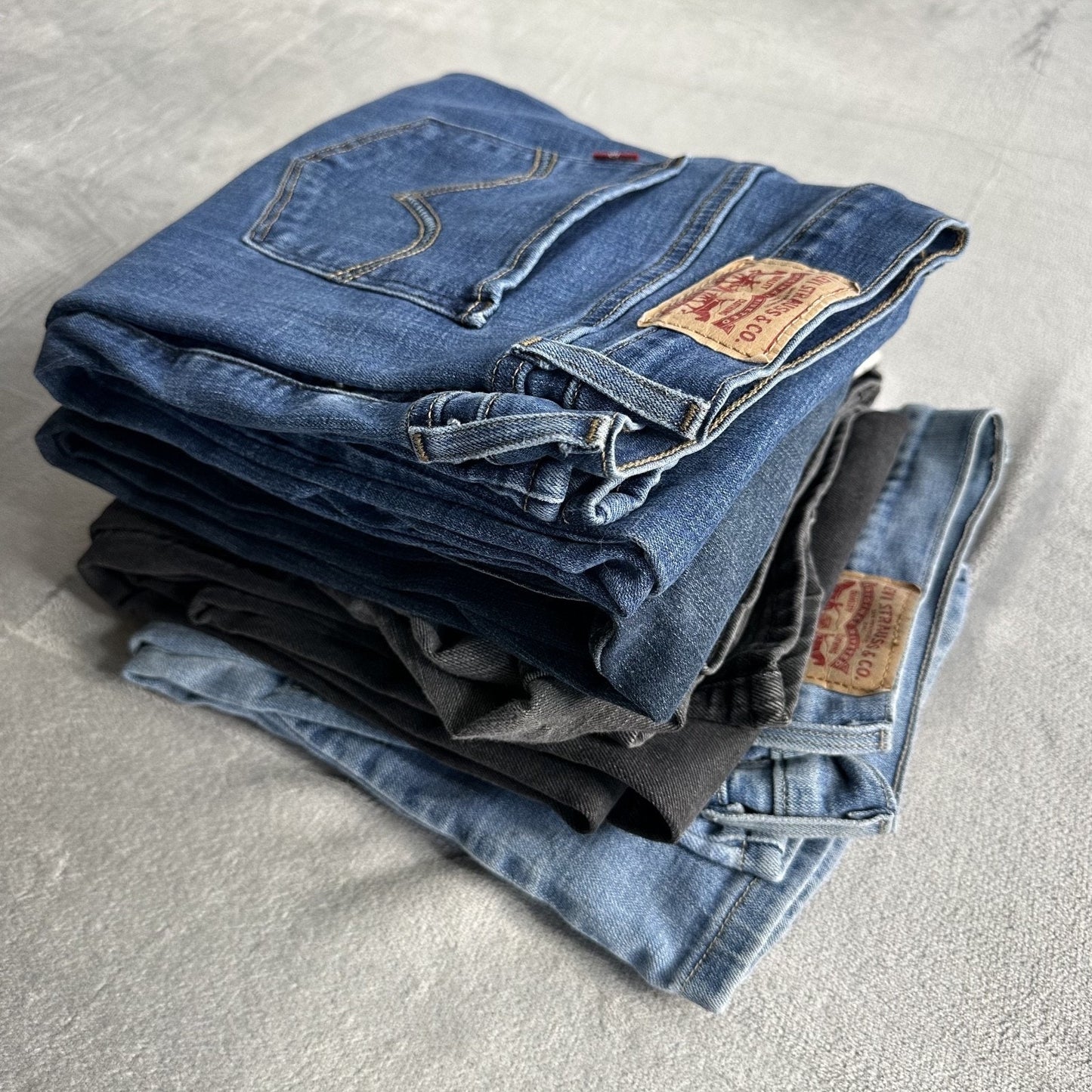 Wholesale Levi's Women's Jeans - All Sizes - All Washes - Lot of 10 - Grade A/B