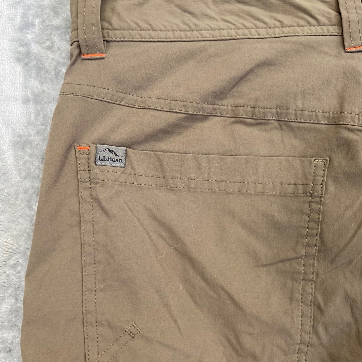 L.L. Bean Men's Cargo Shorts Size 32W Brown