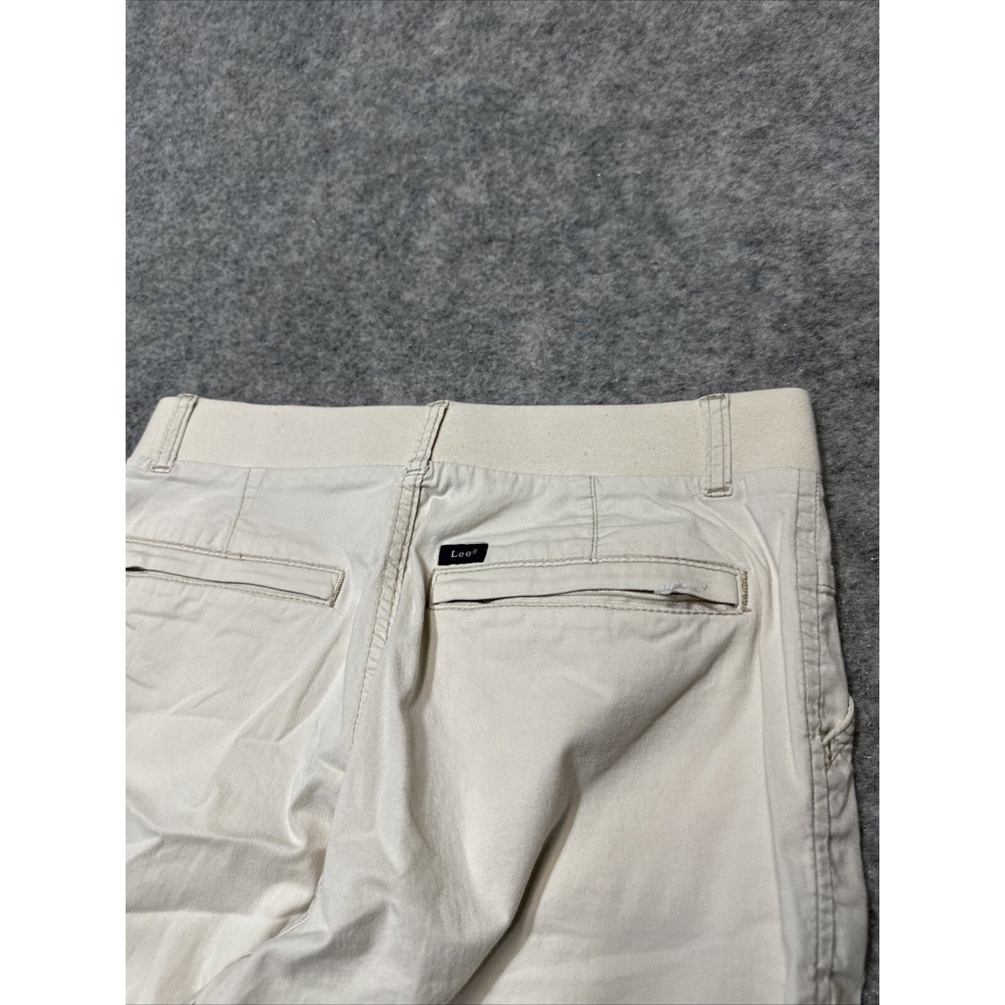 Lee Relaxed Fit Mid Rise Women's Cropped Pants Size 6M Medium White Pants