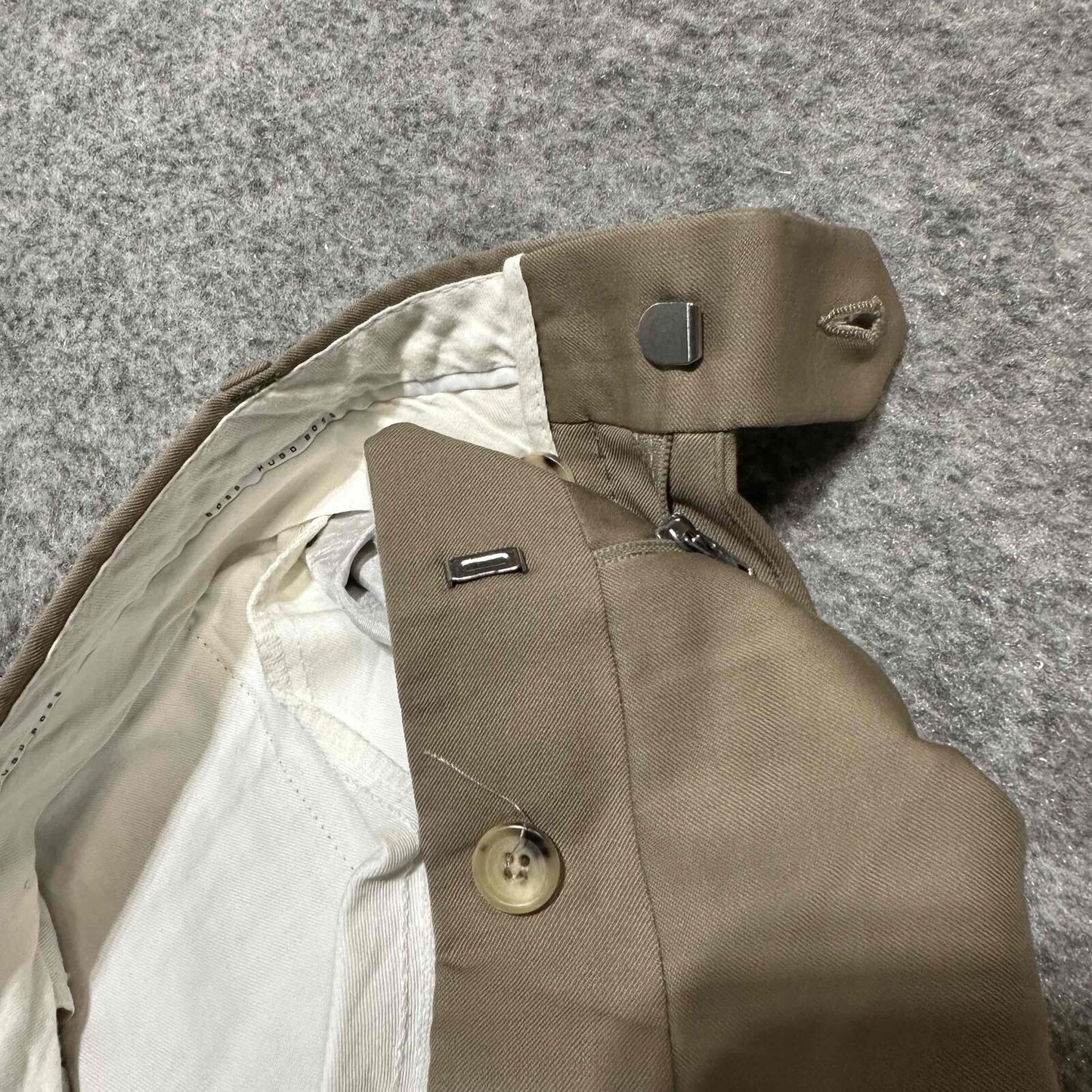Hugo Boss Men's Pleated Dress Pants Size 38R Brown Medium Wash Pants