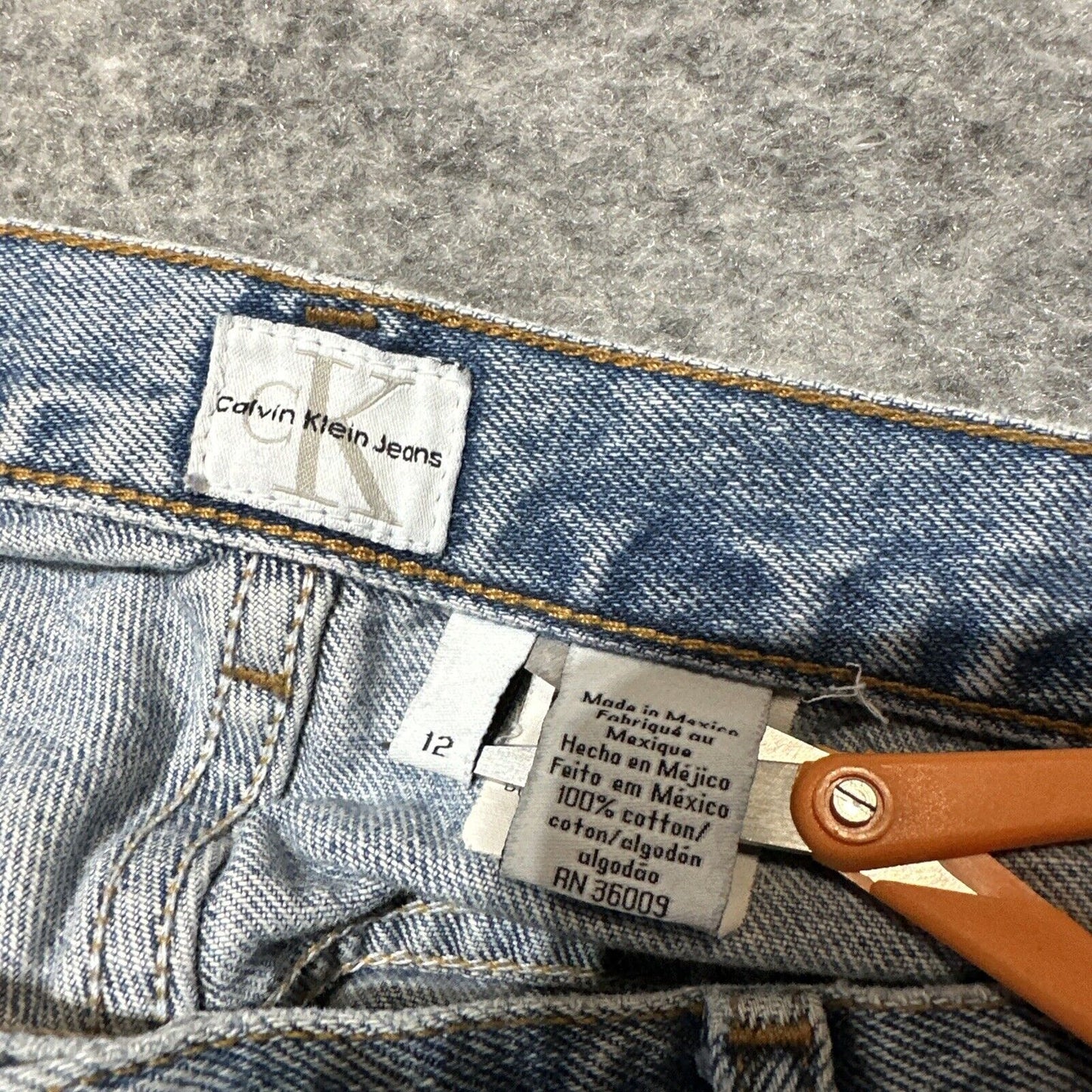 Calvin Klein Easy Fit Women’s Jeans Size 12 Blue Light Wash Denim