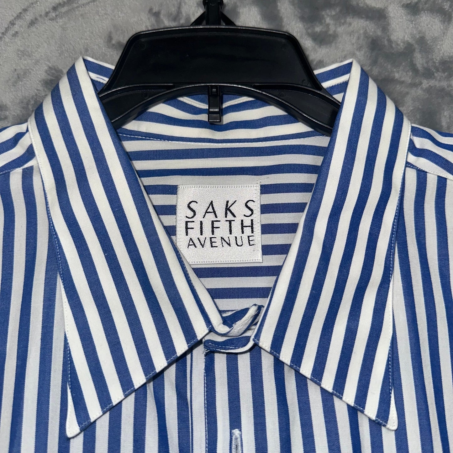 Saks Fifth Avenue Men's Pinstripe Button Down Dress Shirt Size Large Blue White