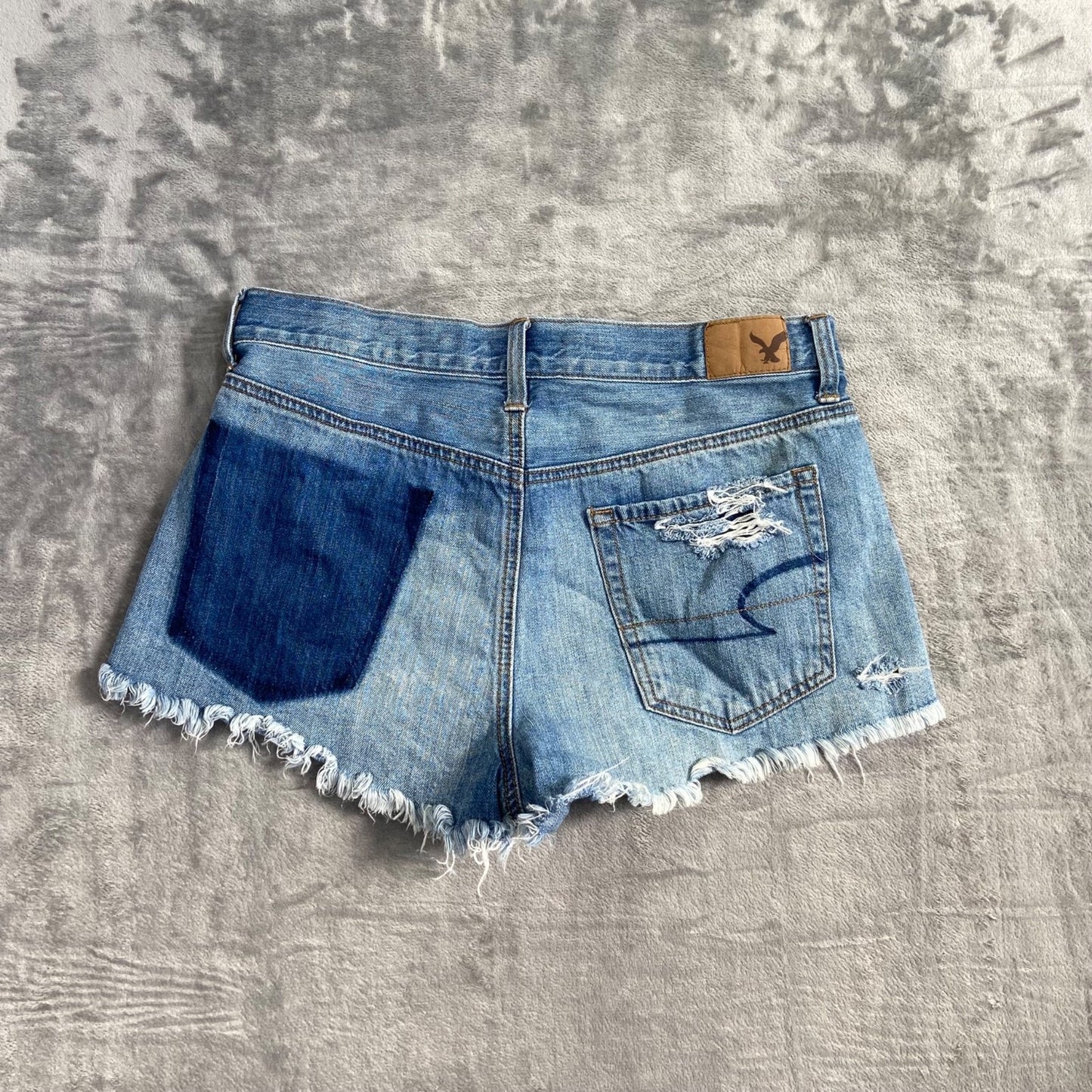American Eagle Distressed Vintage Hi-Rise Festival Shorts Women 8 Blue Two-Tone
