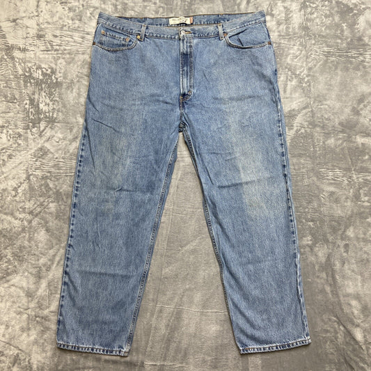 Vintage Levi’s 550 Relaxed Fi Jeans Men’s Size 46x32 Light Blue Denim