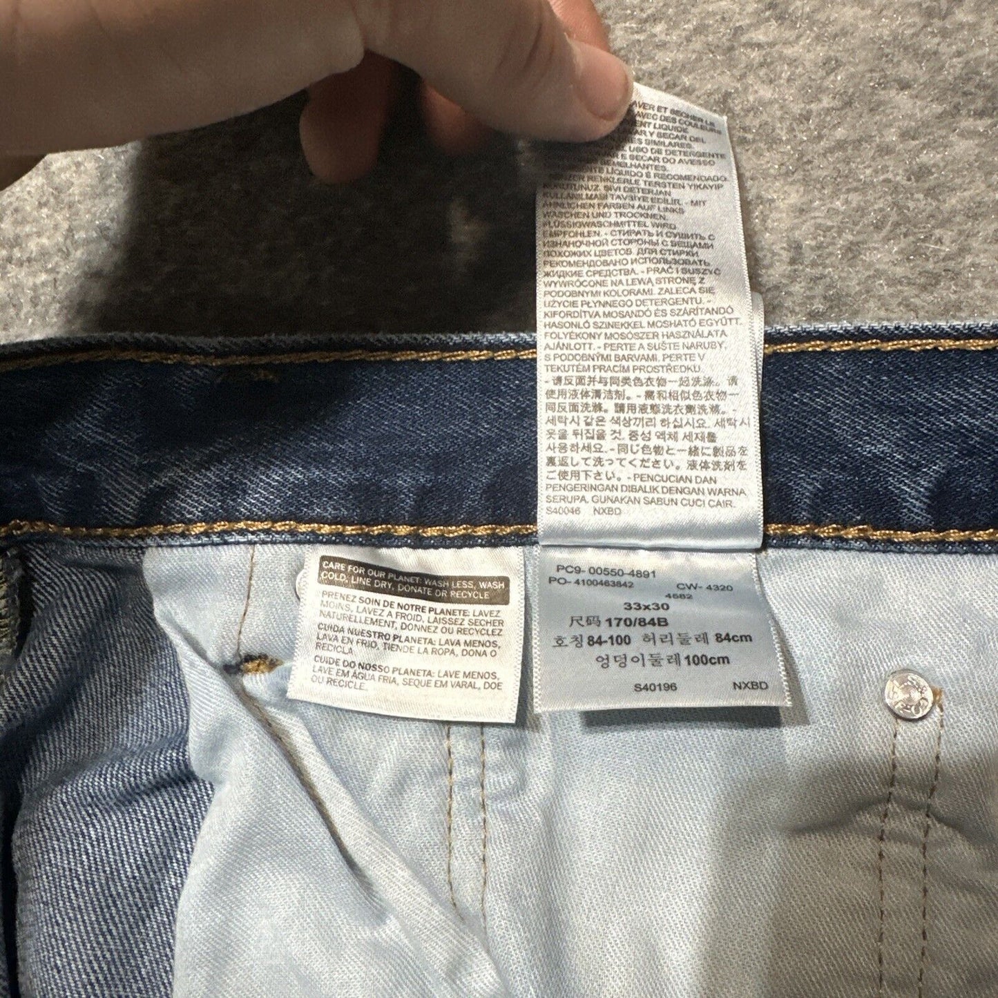 Levi's 550 Relaxed Fit Men's Bermuda Jean Shorts Size 33 Blue Medium Wash Denim
