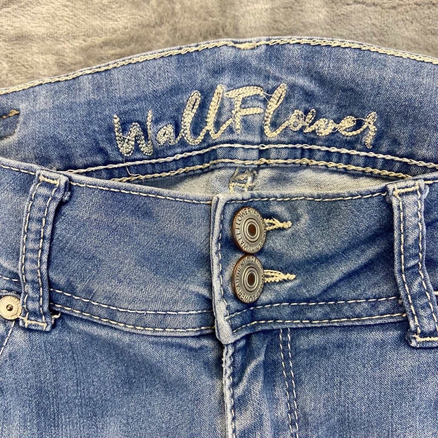 WallFlower Women's Skinny Jeans Size 32 Blue Light Wash Denim