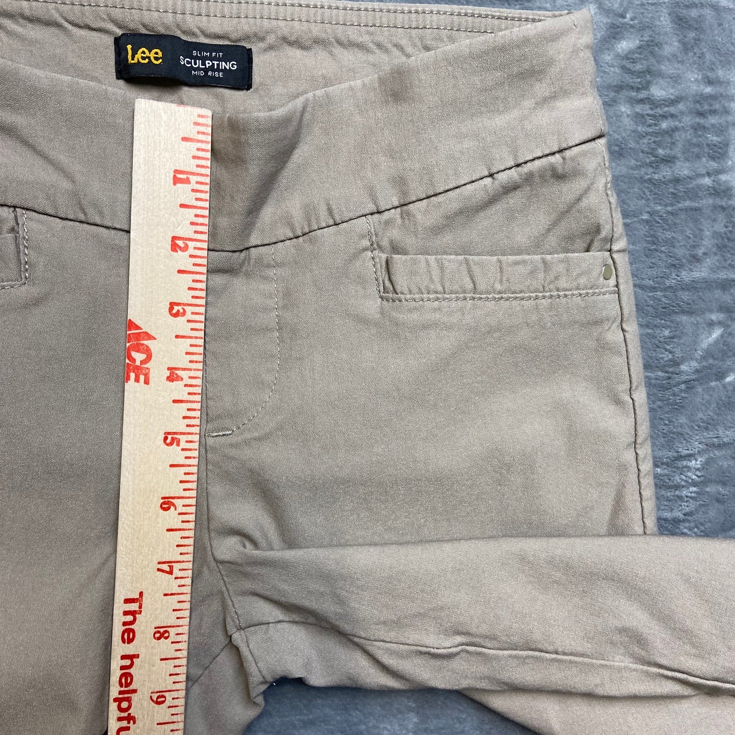 Lee Slim Fit Sculpting Mid Rise Capris Women's Size 2 Beige Capri NWOT