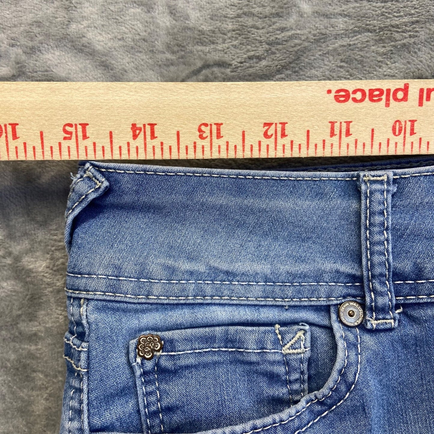 WallFlower Women's Skinny Jeans Size 32 Blue Light Wash Denim