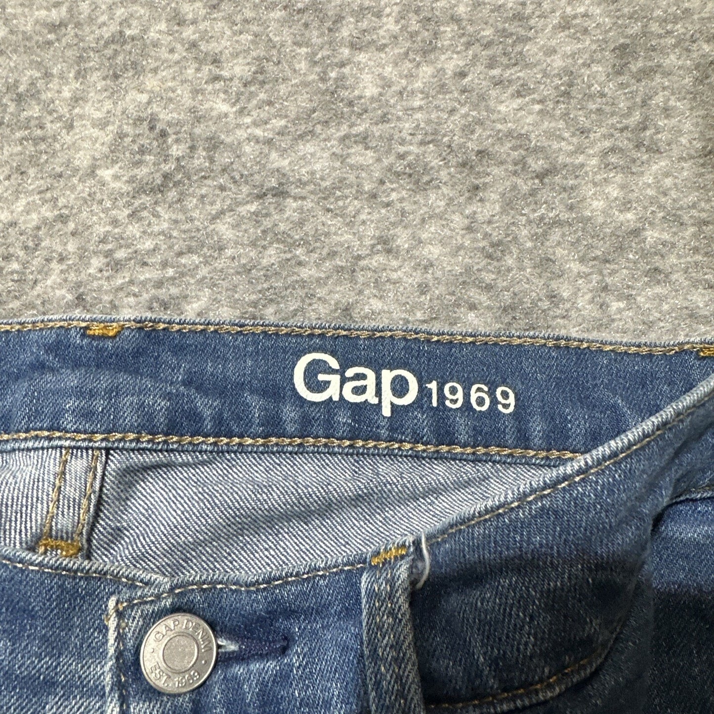 Gap 1969 Girlfriend Women's Straight Jeans Size 26 Blue Medium Wash Denim