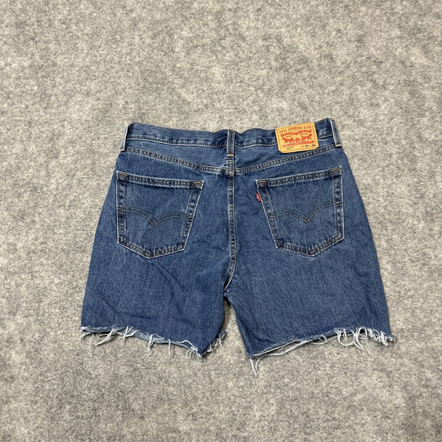 Levi's 550 Relaxed Fit Men's Bermuda Jean Shorts Size 33 Blue Medium Wash Denim
