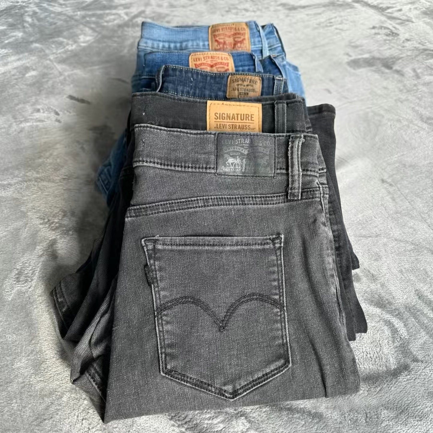 Wholesale Levi's Women's Jeans - All Sizes - All Washes - Lot of 10 - Grade A/B
