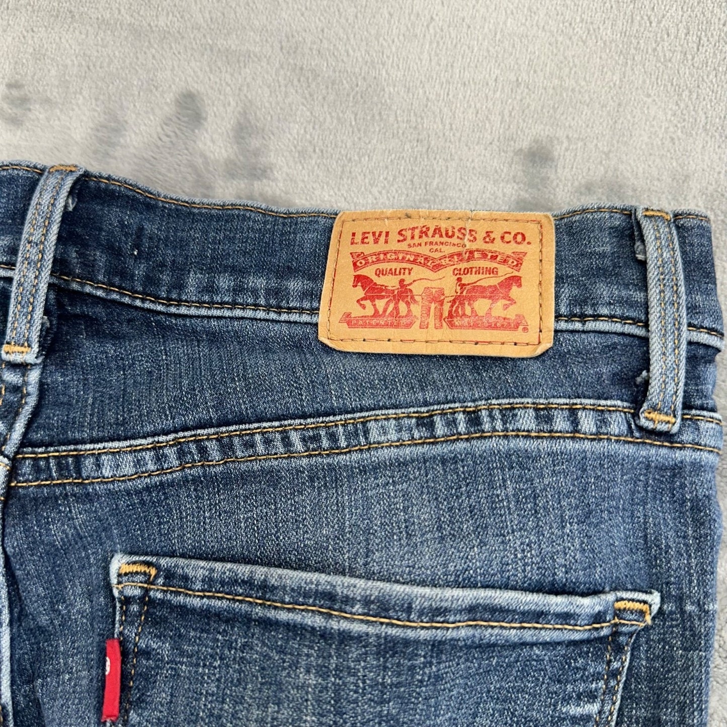 Levi's Women's 314 Shaping Straight Jeans Size 29 Blue Medium Wash #2017